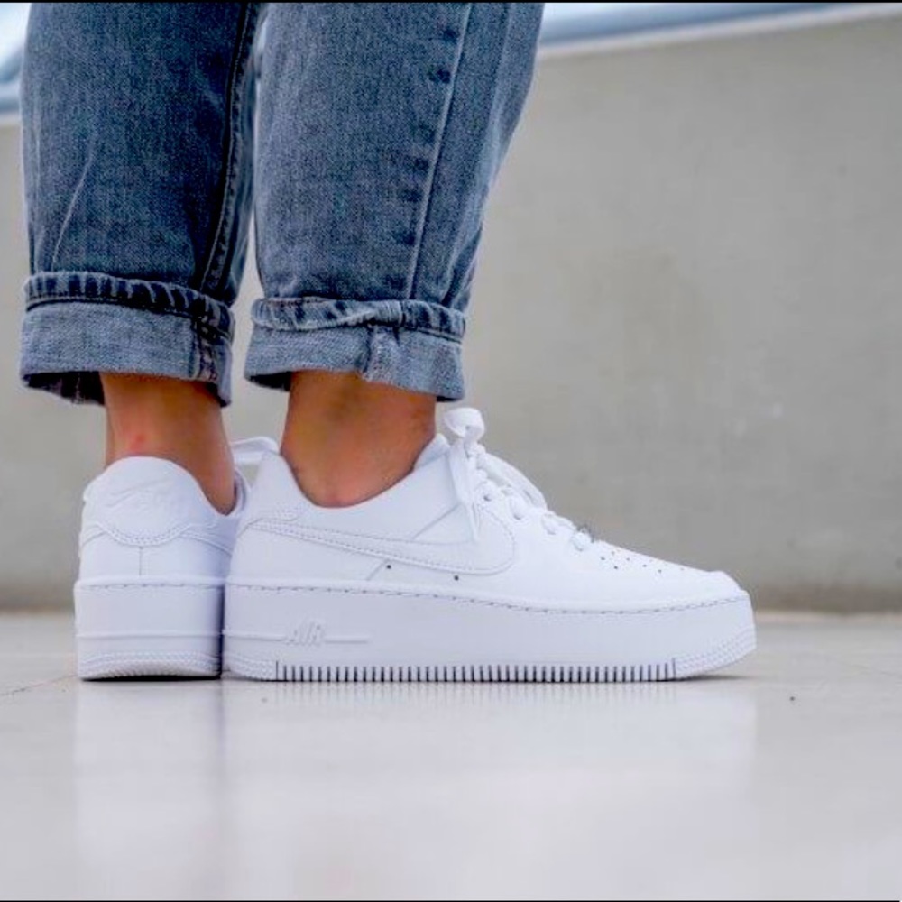 NEW white NIKE AIR 1 sage low